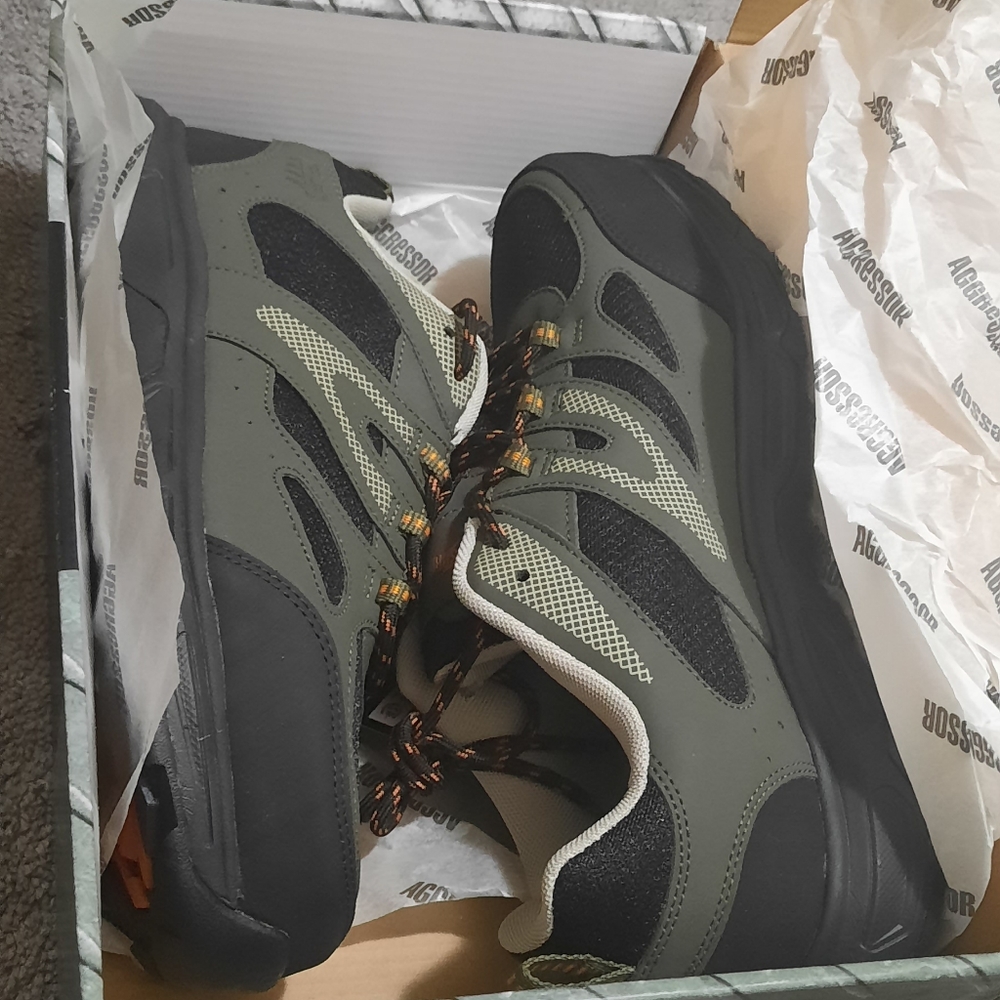 Brand new Aggressor safety steel toe shoes. Size 10.5. Color black/olive green.